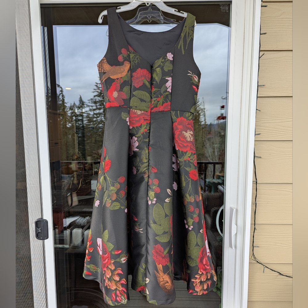 Gorgeous dress - Picture 3 of 7